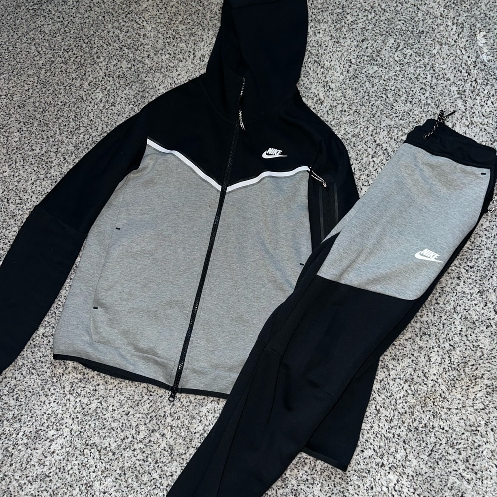 Nike Tech Full Set - Black & Gray